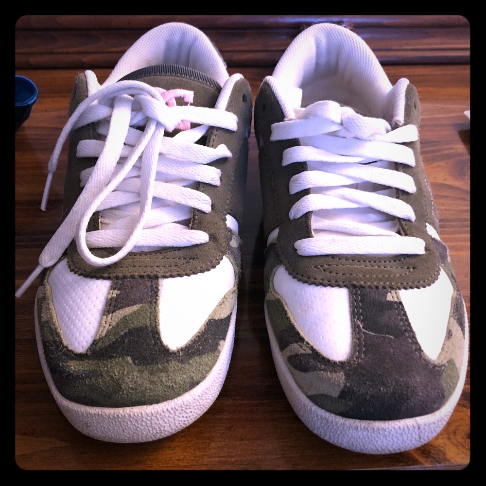 DC sneakers camo, white, pink size 8L
